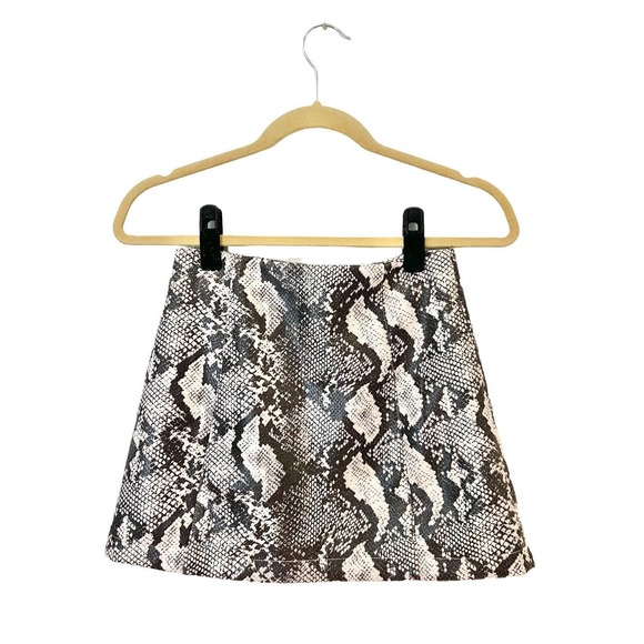 Urban Outfitters Womens Snake Skin Print XS Mini Skirt EUC - Picture 2 of 3